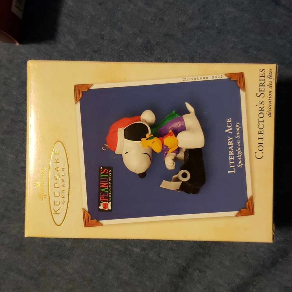 Hallmark 2002 Literary Ace Peanuts Snoopy Ornament